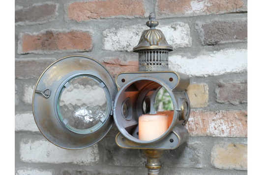 Traditional Style Wall Lantern