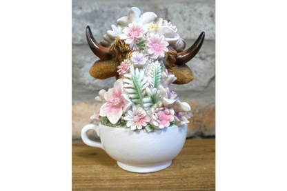 Cute Highland Cow in Teacup Ornament – Floral Resin Calf Figurine Home Decor