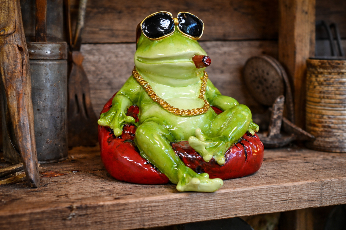 Cool Green Frog with Sunglasses Resin Ornament Smoking Toad Figurine