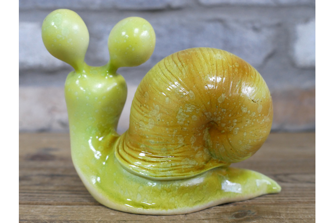 Cute Happy Snail Resin Ornament Funny Large Eyed Garden Slug Figurine
