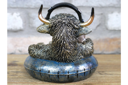 Gamer Highland Cow Resin Ornament Funny Gaming Calf Pool Float Figurine