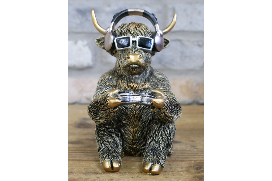 Gamer Highland Cow Resin Ornament Funny Gaming Calf Controller Figurine