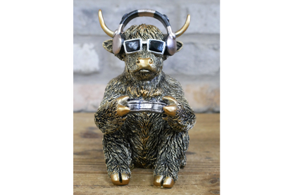 Gamer Highland Cow Resin Ornament Funny Gaming Calf Controller Figurine