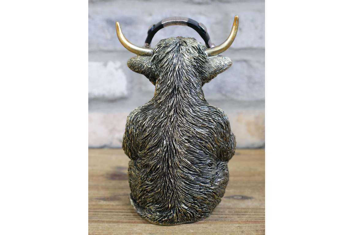 Gamer Highland Cow Resin Ornament Funny Gaming Calf Controller Figurine