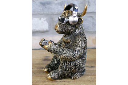 Gamer Highland Cow Resin Ornament Funny Gaming Calf Controller Figurine