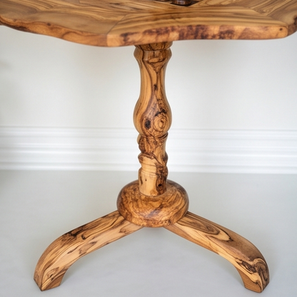 Table d'échecs artisanale en bois d'olivier – Table de jeu de luxe sur pied en rouge et noir