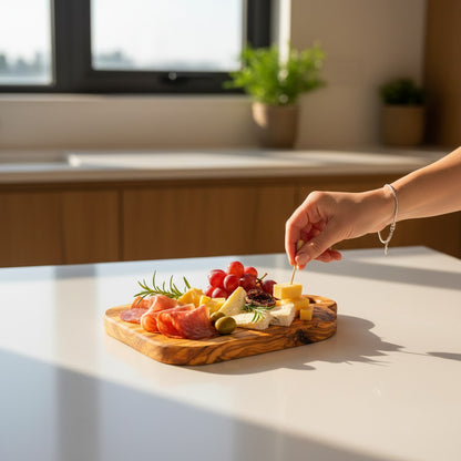 Handmade Olive Wood Mini Charcuterie Board with Handle | Small Cheese & Antipasti Serving Board | Natural Grain | 25 cm