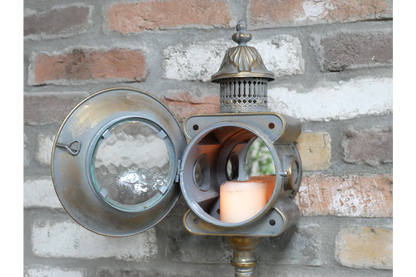 Traditional Style Wall Lantern