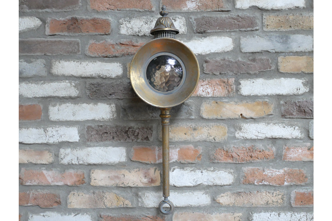 Traditional Style Wall Lantern