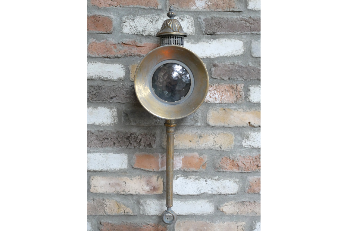 Traditional Style Wall Lantern