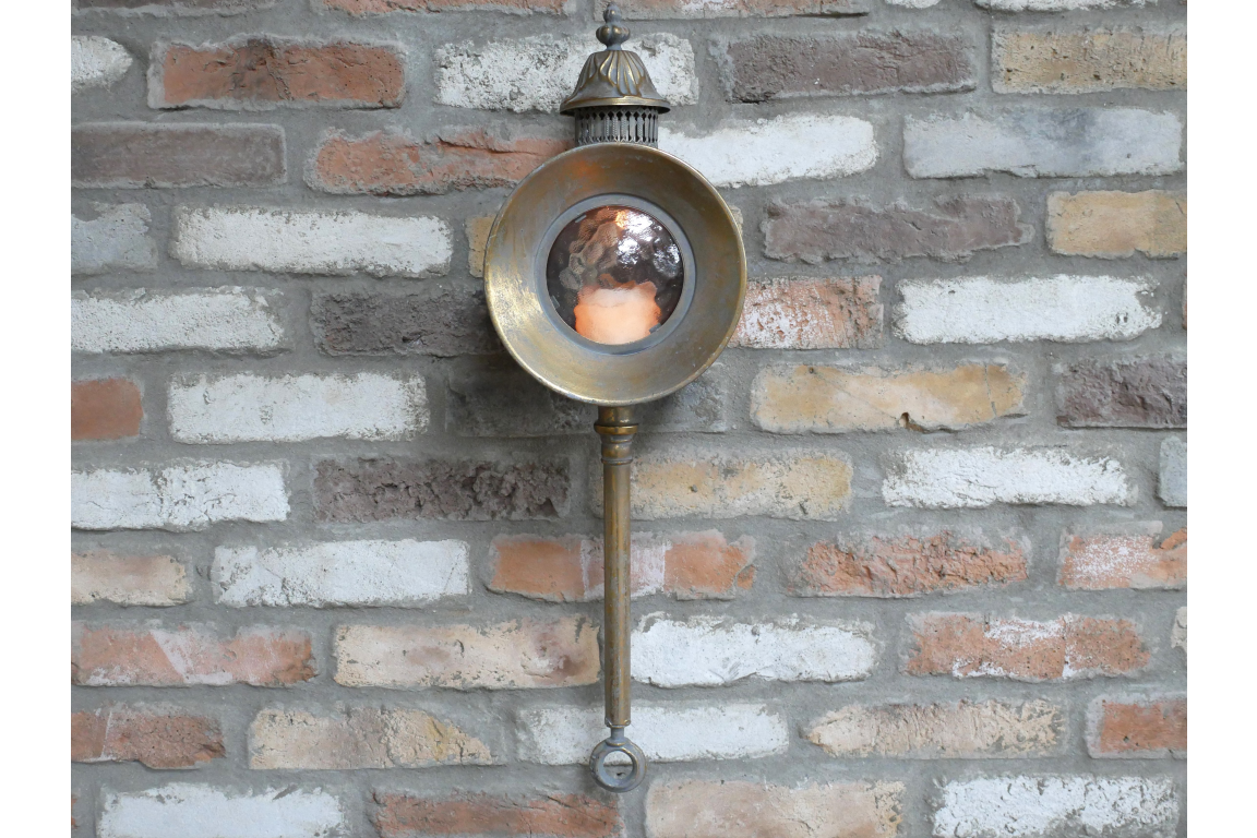 Traditional Style Wall Lantern