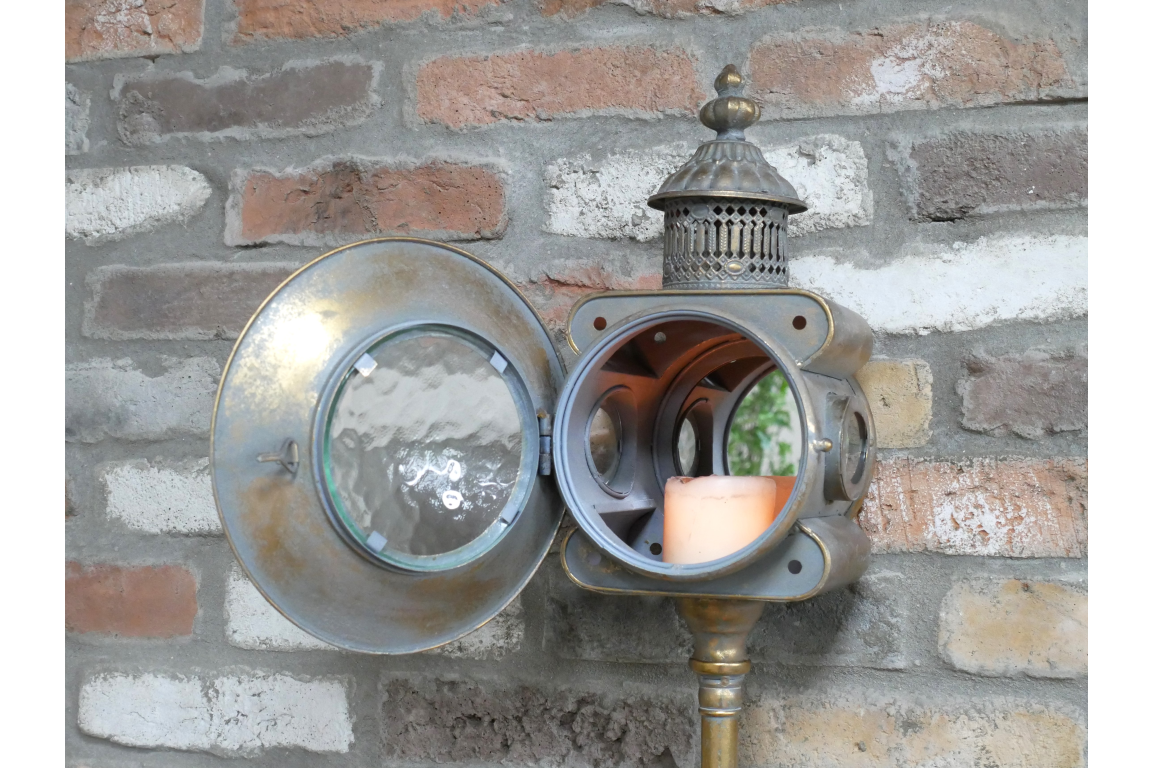 Traditional Style Wall Lantern