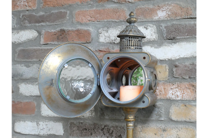 Traditional Style Wall Lantern