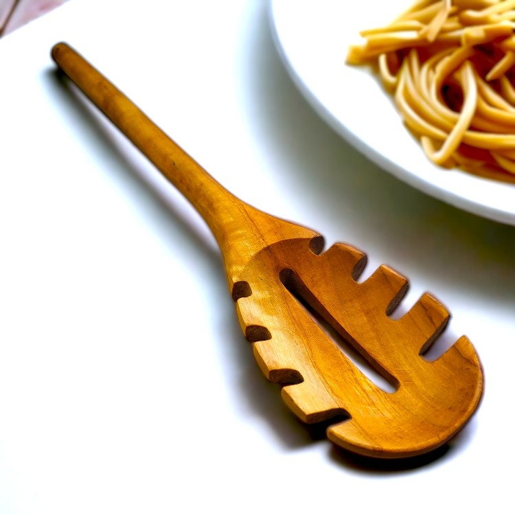 Pasta fork with hole